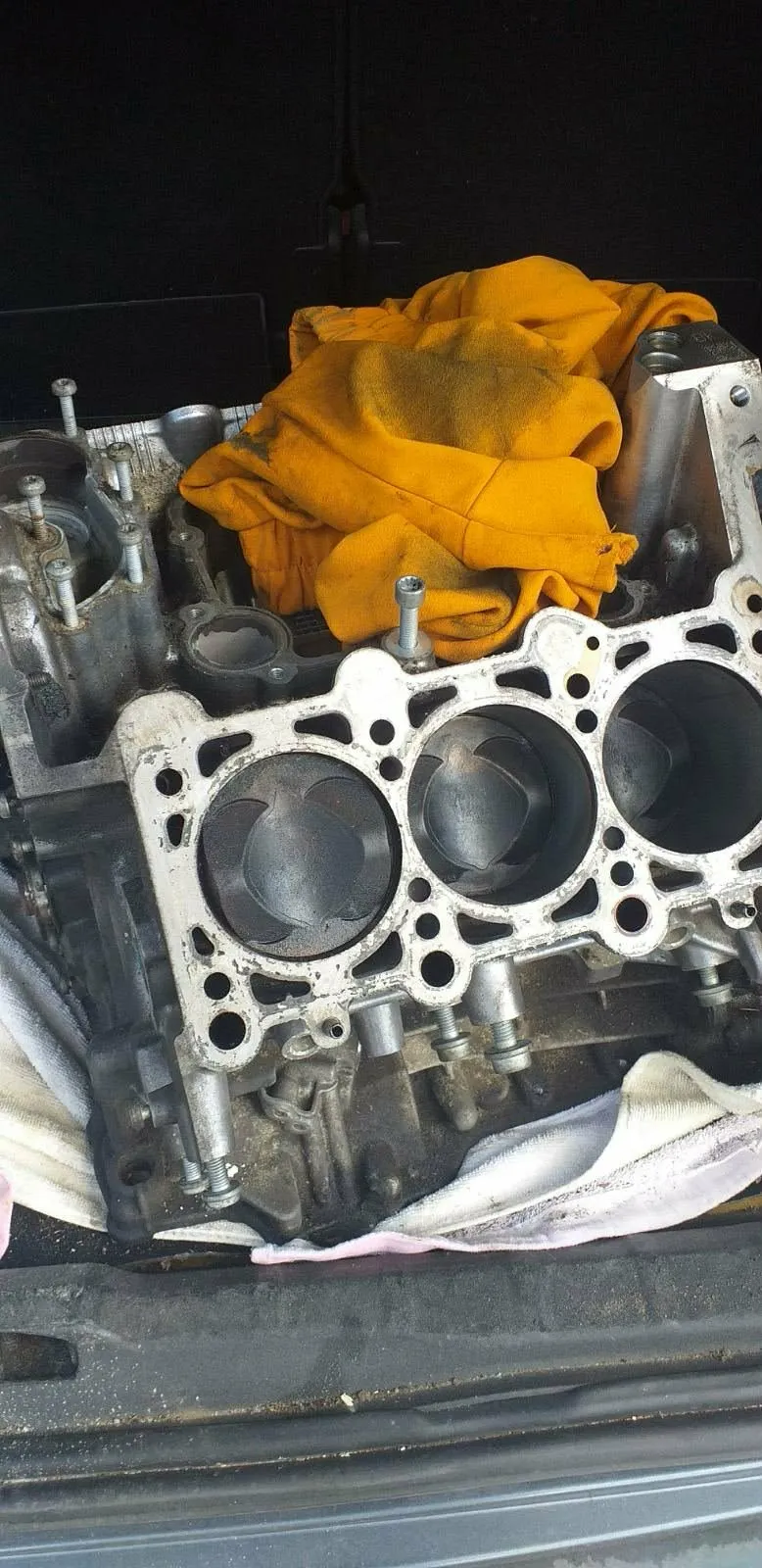 Motor a járműben